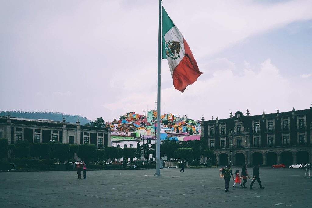 México: Manifestantes irrumpen en el Senado